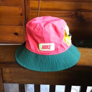 Nike bucket hat